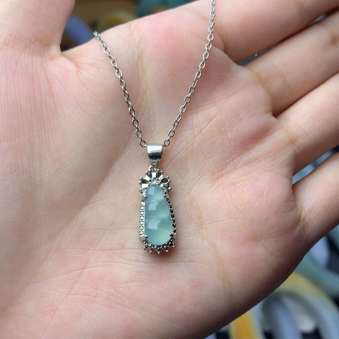 翡翠未镶嵌颈饰多样性