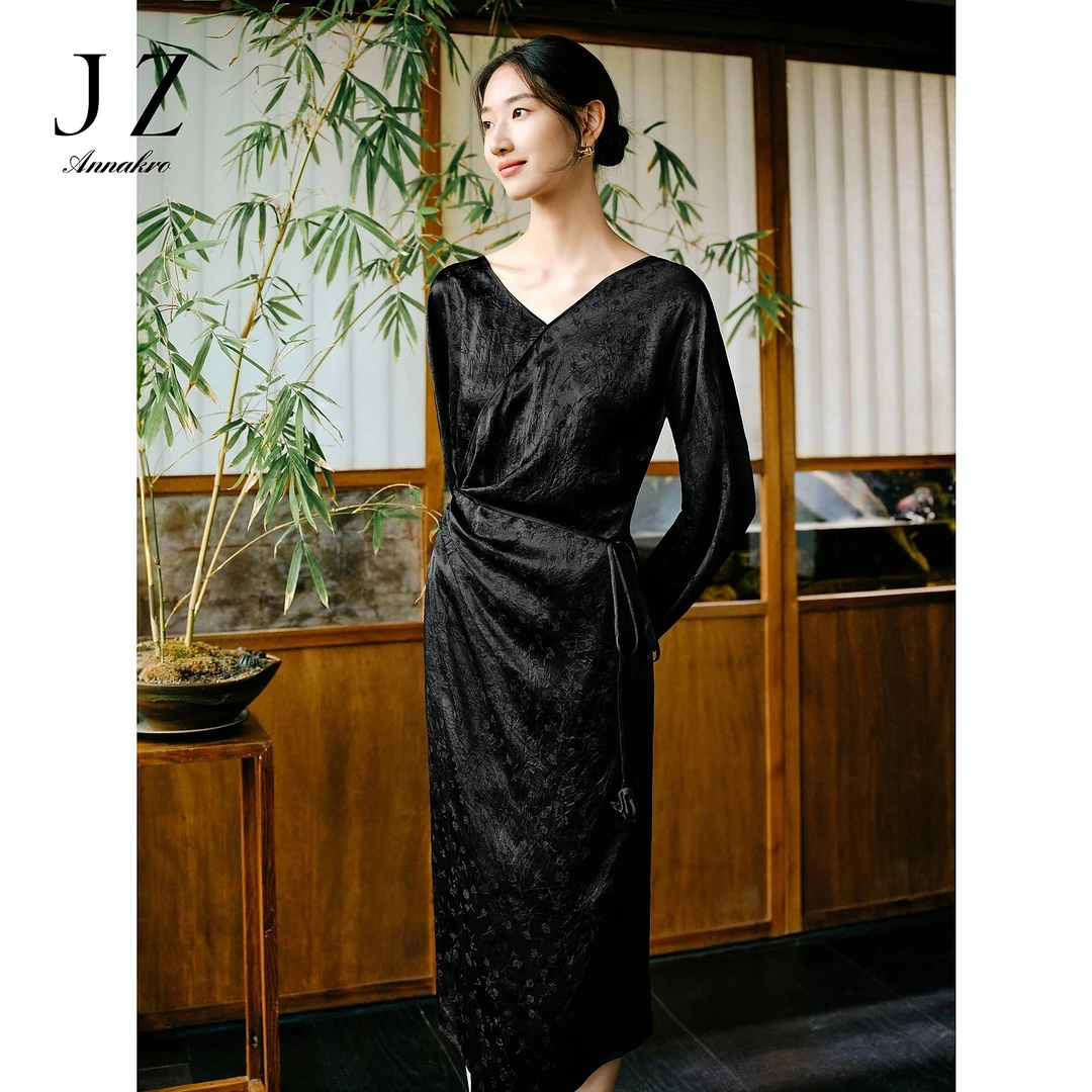 玖姿安娜蔻优雅风新中式铃兰花围裹醋酸印花连衣裙25款KWFC50012