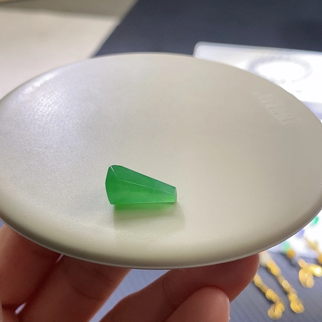 翡翠挂件未镶嵌随行