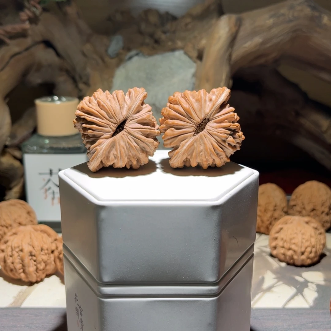 文玩核桃吊坠山****）43汉高楼