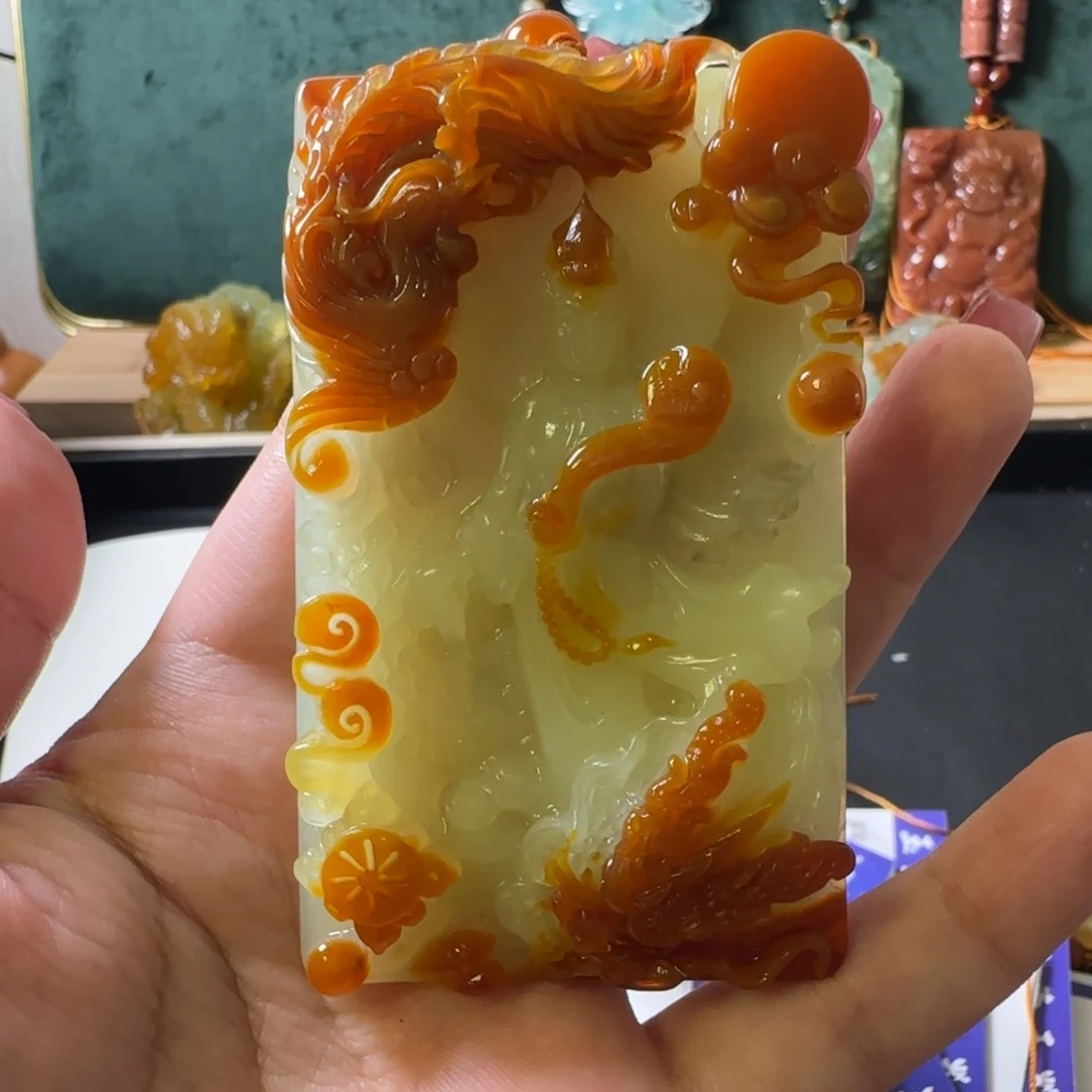 天***健岫玉未镶嵌颈饰观音