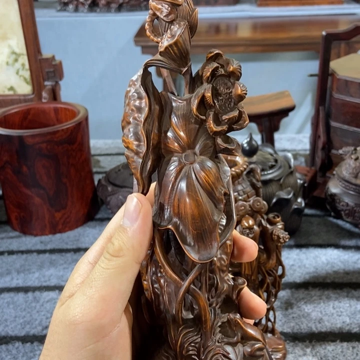 鼎***贡木摆件一个一个。