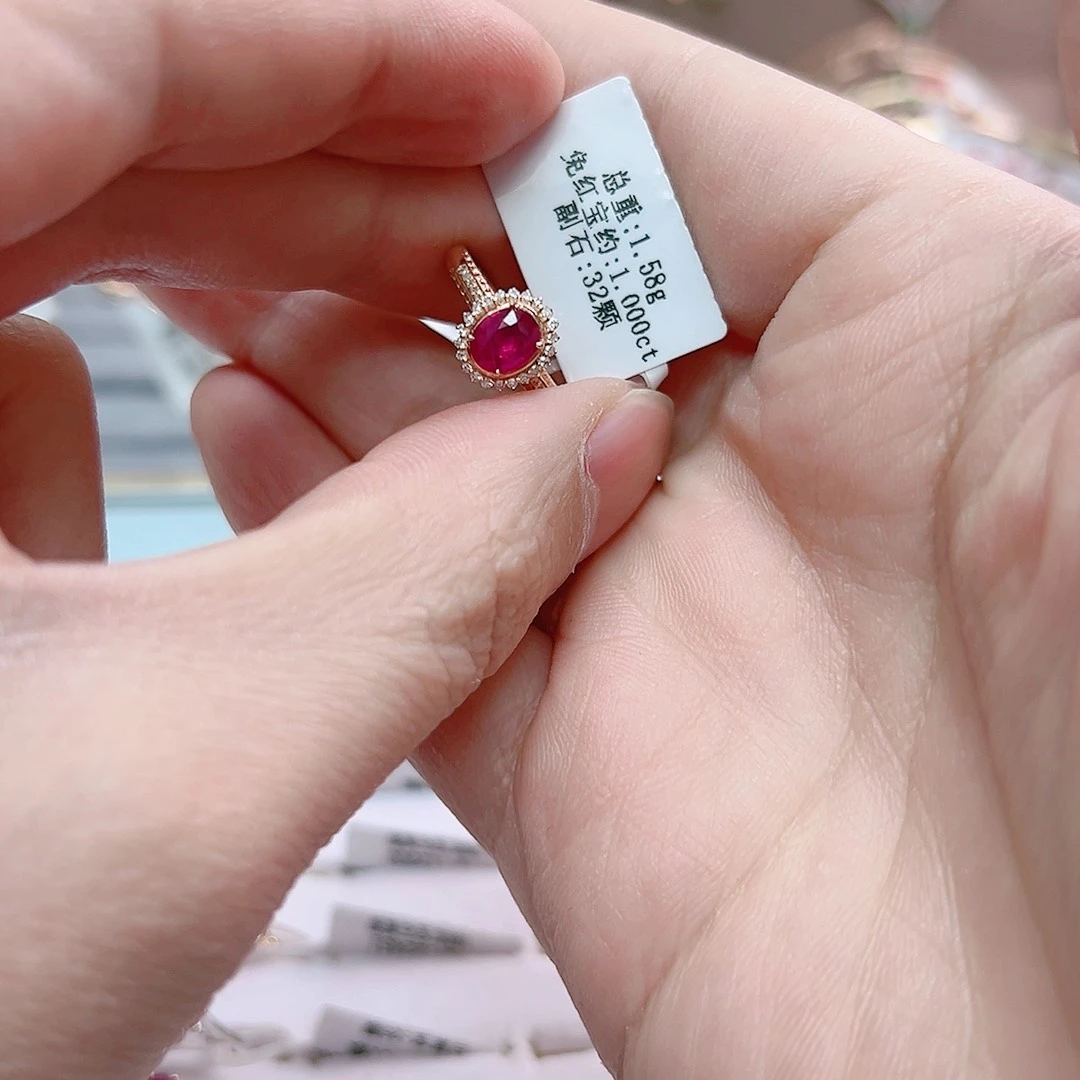 红宝石戒指18K金镶嵌