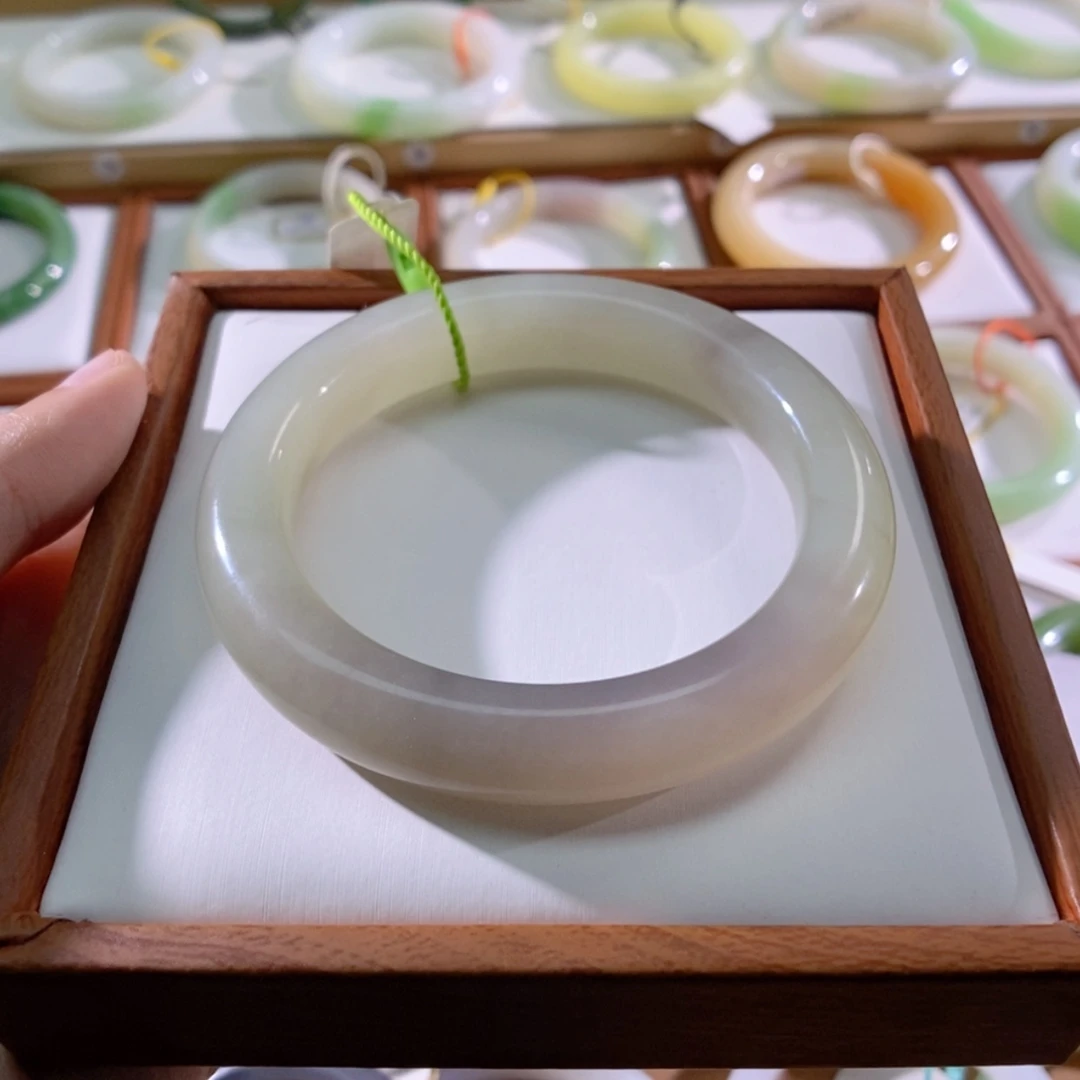 【闪购商品】未镶嵌手镯和田玉