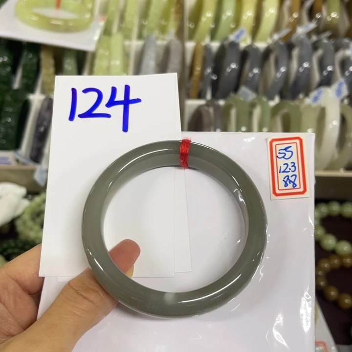 草***莓和田玉未镶嵌手镯