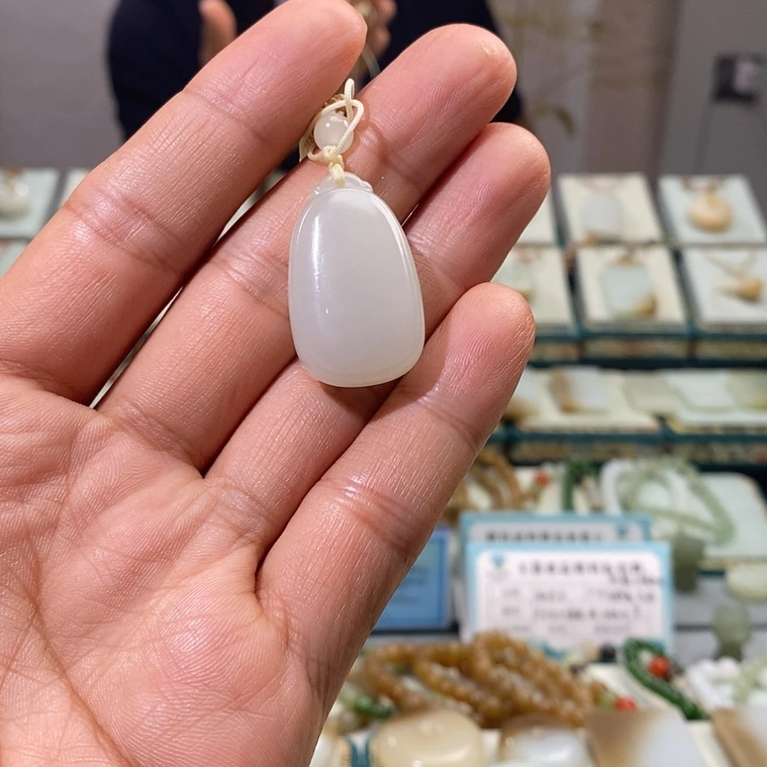 颈饰未镶嵌和田玉
