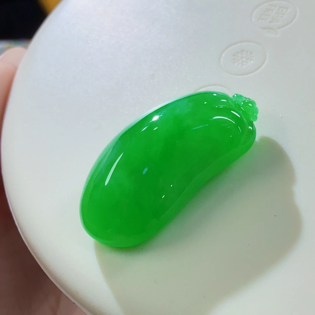 翡翠未镶嵌颈饰福瓜