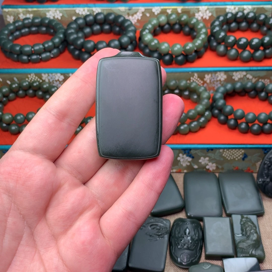 西***务和田玉未镶嵌颈饰