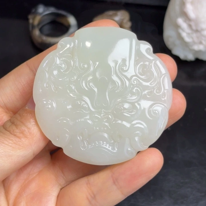 颈饰未镶嵌和田玉（白玉）