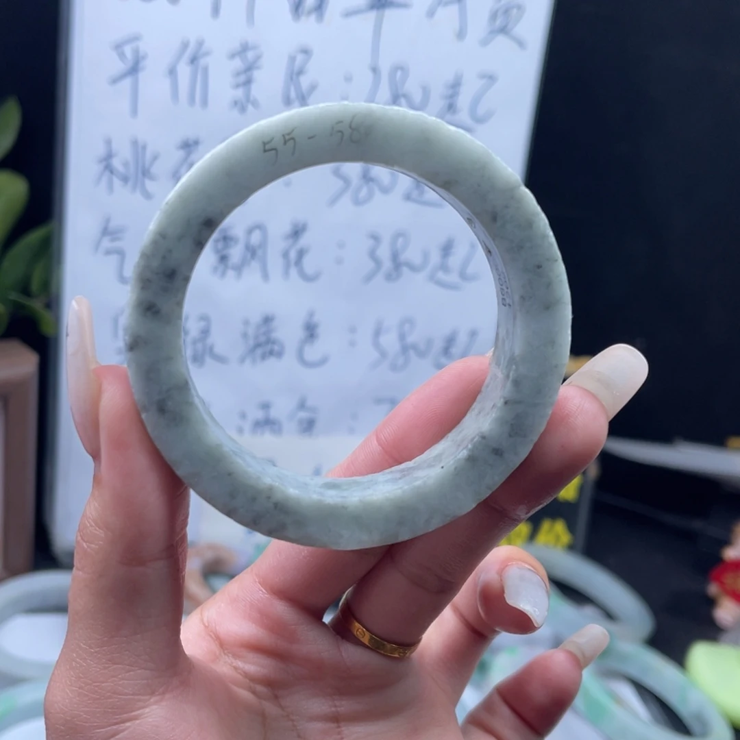 定制翡翠未镶嵌手镯