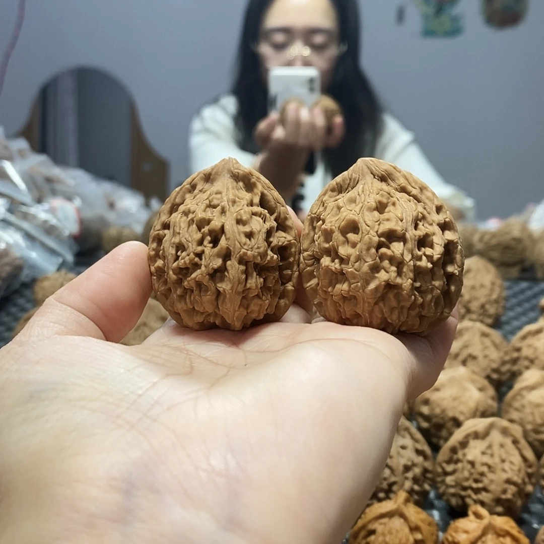 吊坠桃核蚂蚁王38+黄