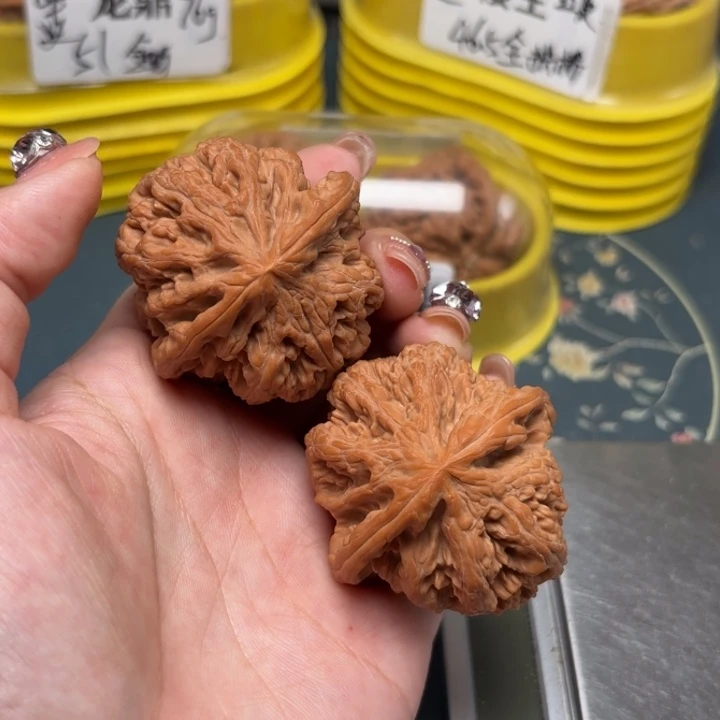 一***情文玩核桃把件46-32797-02