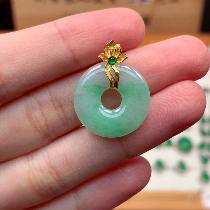 翡翠18K金镶嵌颈饰翡翠