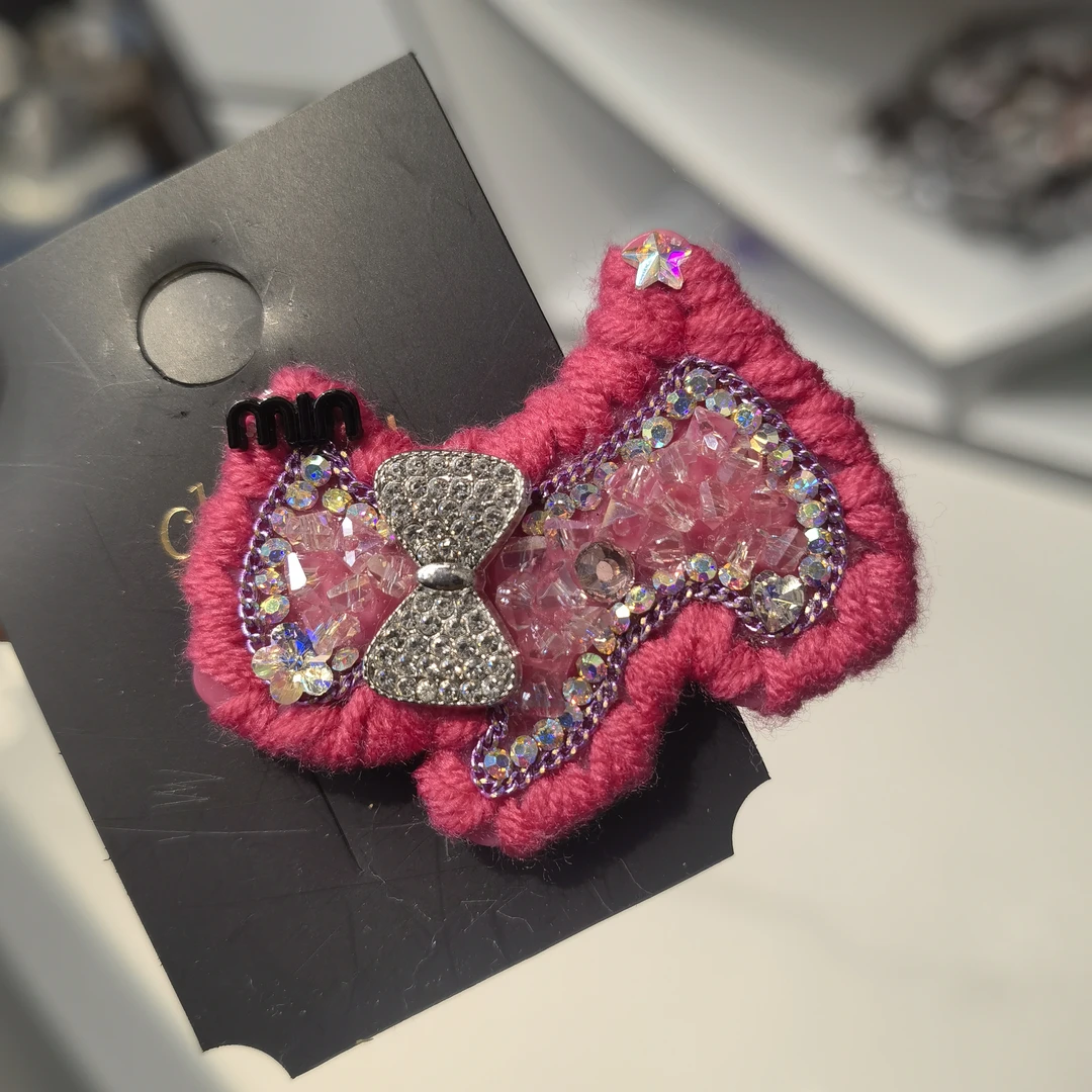 A880玫红色毛线狗狗闪闪边夹