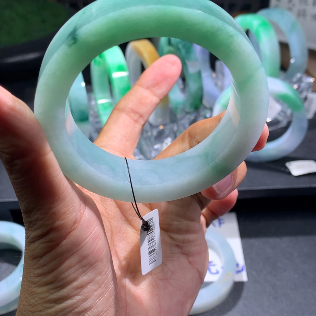 未镶嵌翡翠手镯定制翡翠