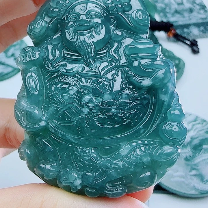 翡翠未镶嵌颈饰多样性发货天然的A货翡翠