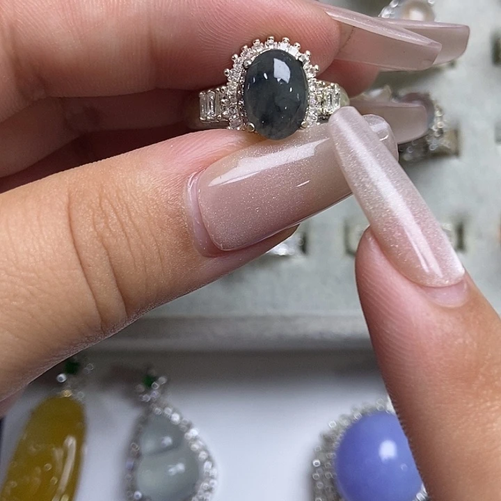 颈饰未镶嵌翡翠戒指