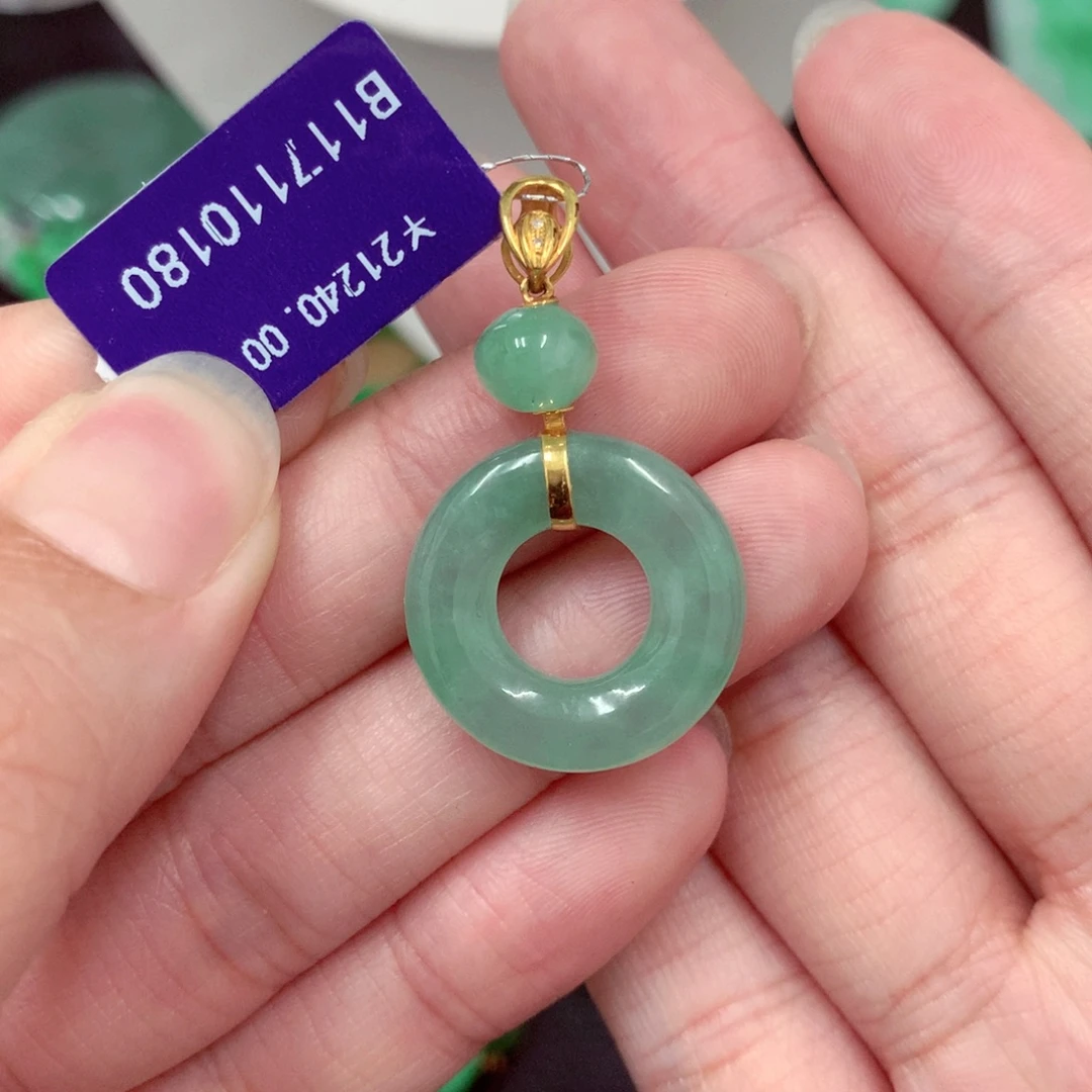 颈饰18K金镶嵌翡翠