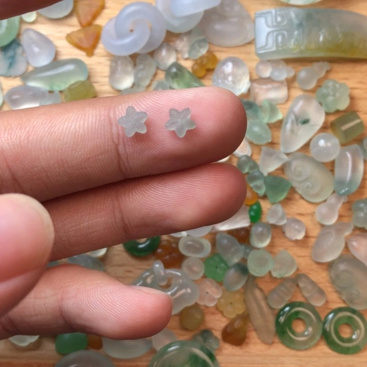 定制翡翠未镶嵌挂件