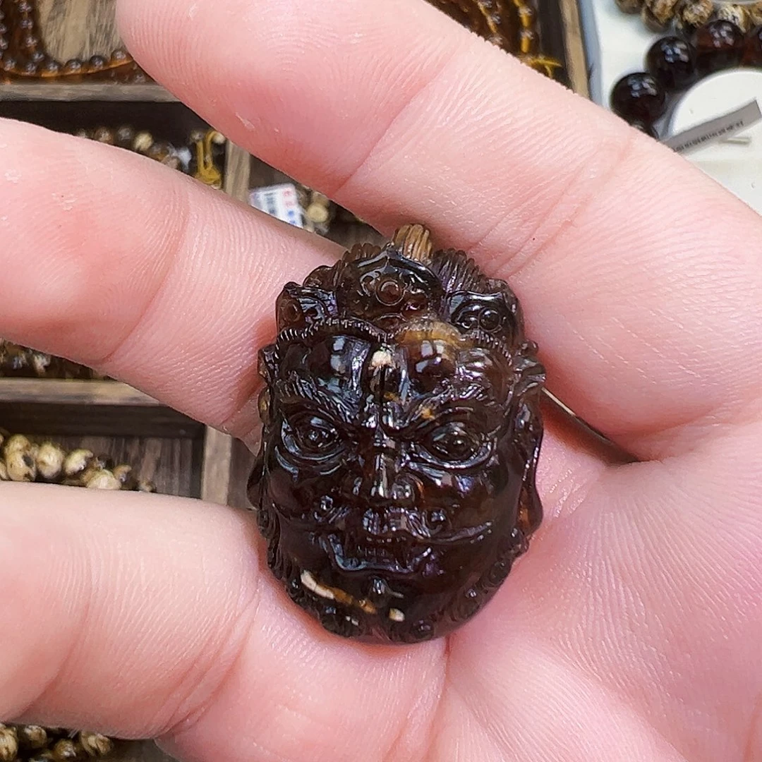 相***信琥珀未镶嵌颈饰抚顺