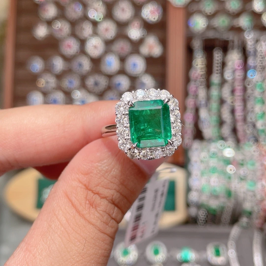 18K金镶嵌戒指祖母绿4.39ct 沃顿