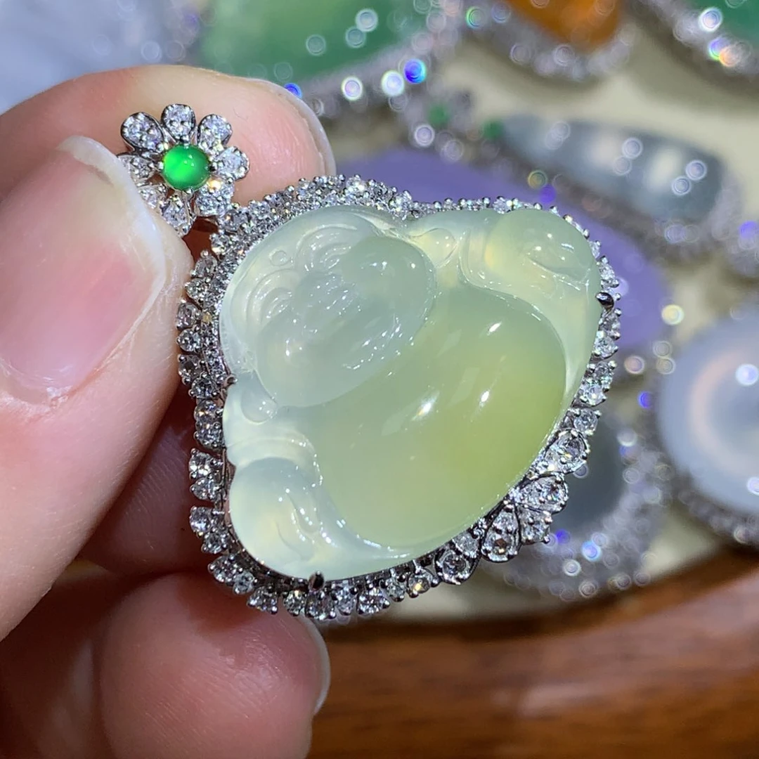 翡翠颈饰18K金镶嵌佛
