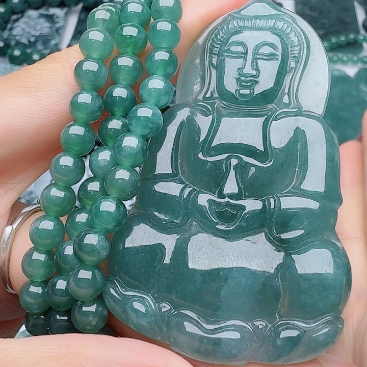 翡翠未镶嵌颈饰多样性发其一