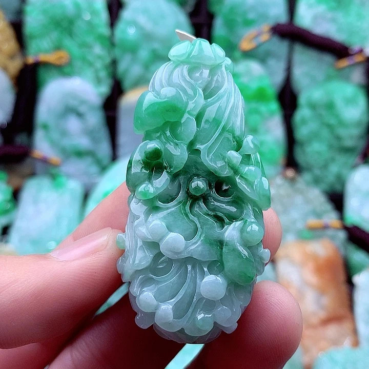 翡翠吊坠(不含链)未镶嵌玉*?