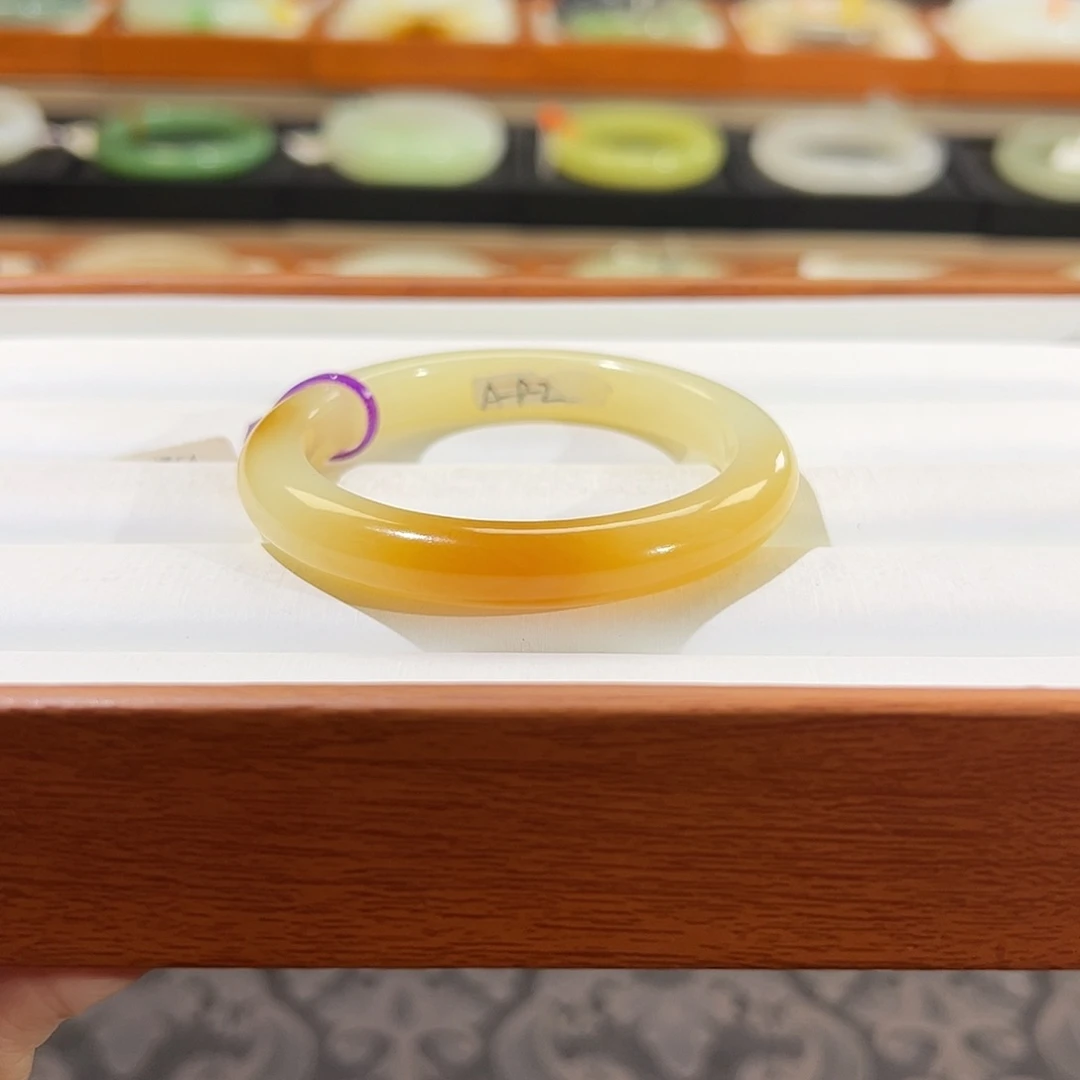 和田玉手镯未镶嵌  【糖白、渐变】