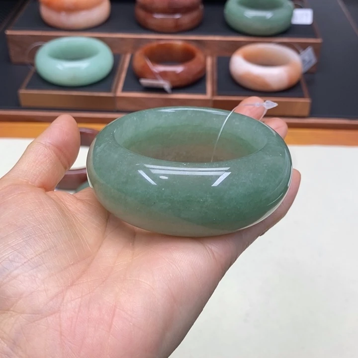 未镶嵌手镯石英质玉
