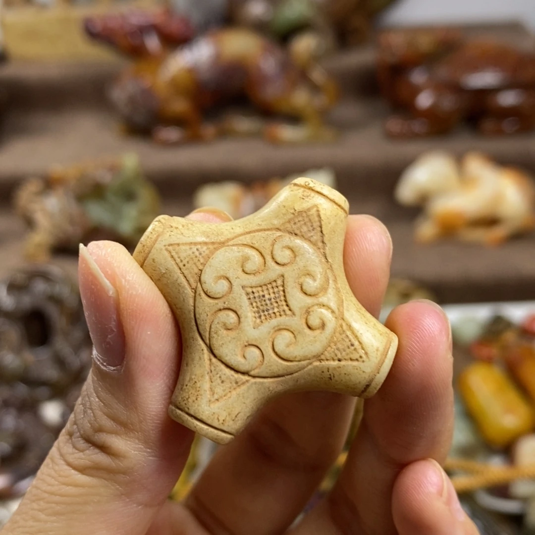 和田玉（糖玉）未镶嵌挂件