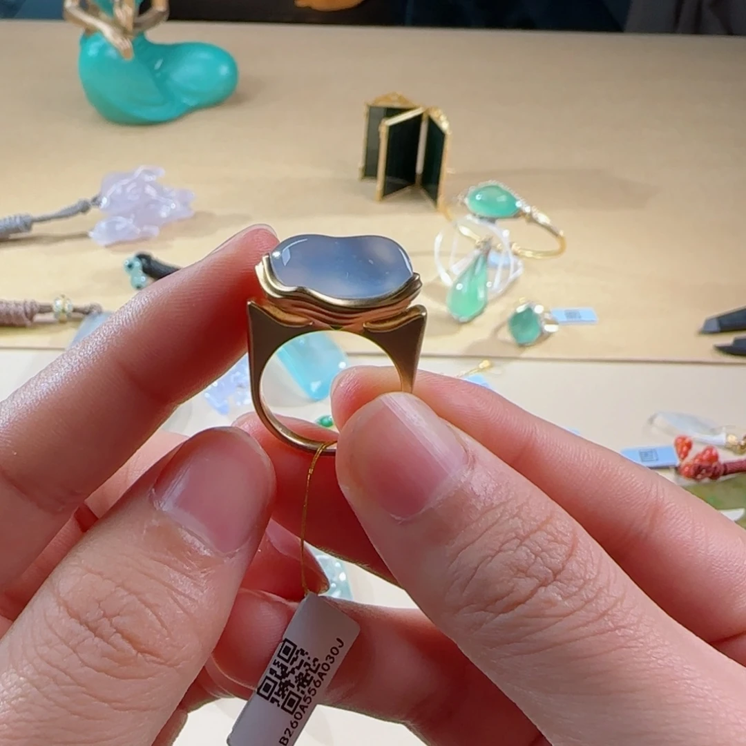 颈饰18K金镶嵌翡翠橦