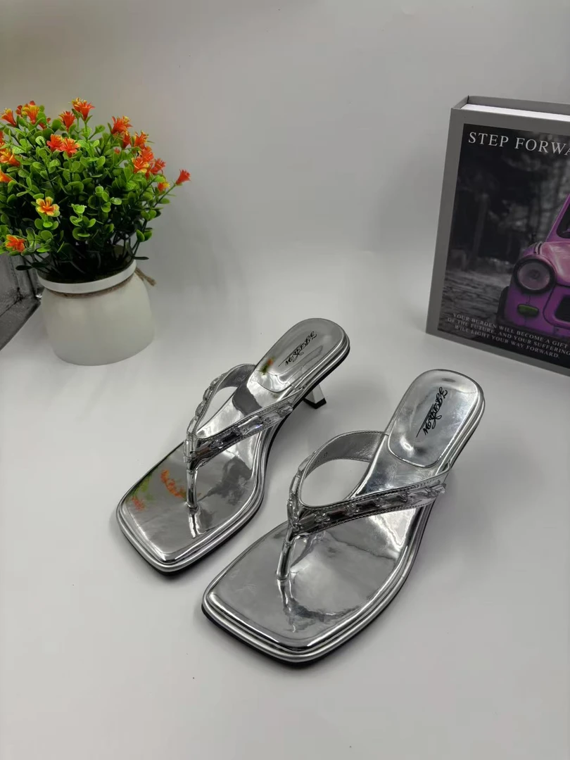 7021 水钻坡跟法式优雅纯色人字拖凉拖鞋欧若动感风