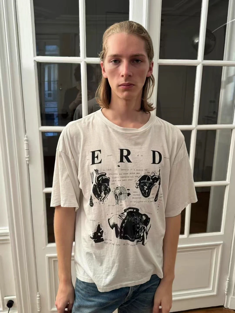 erd25ss忧郁的富二代“我在战争中的角色”水洗印花短袖