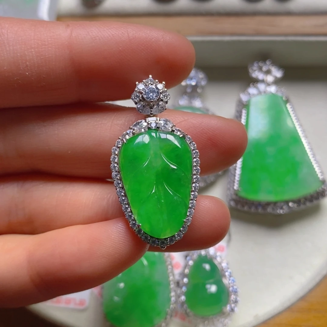 翡翠颈饰银S925镶嵌树叶吊坠