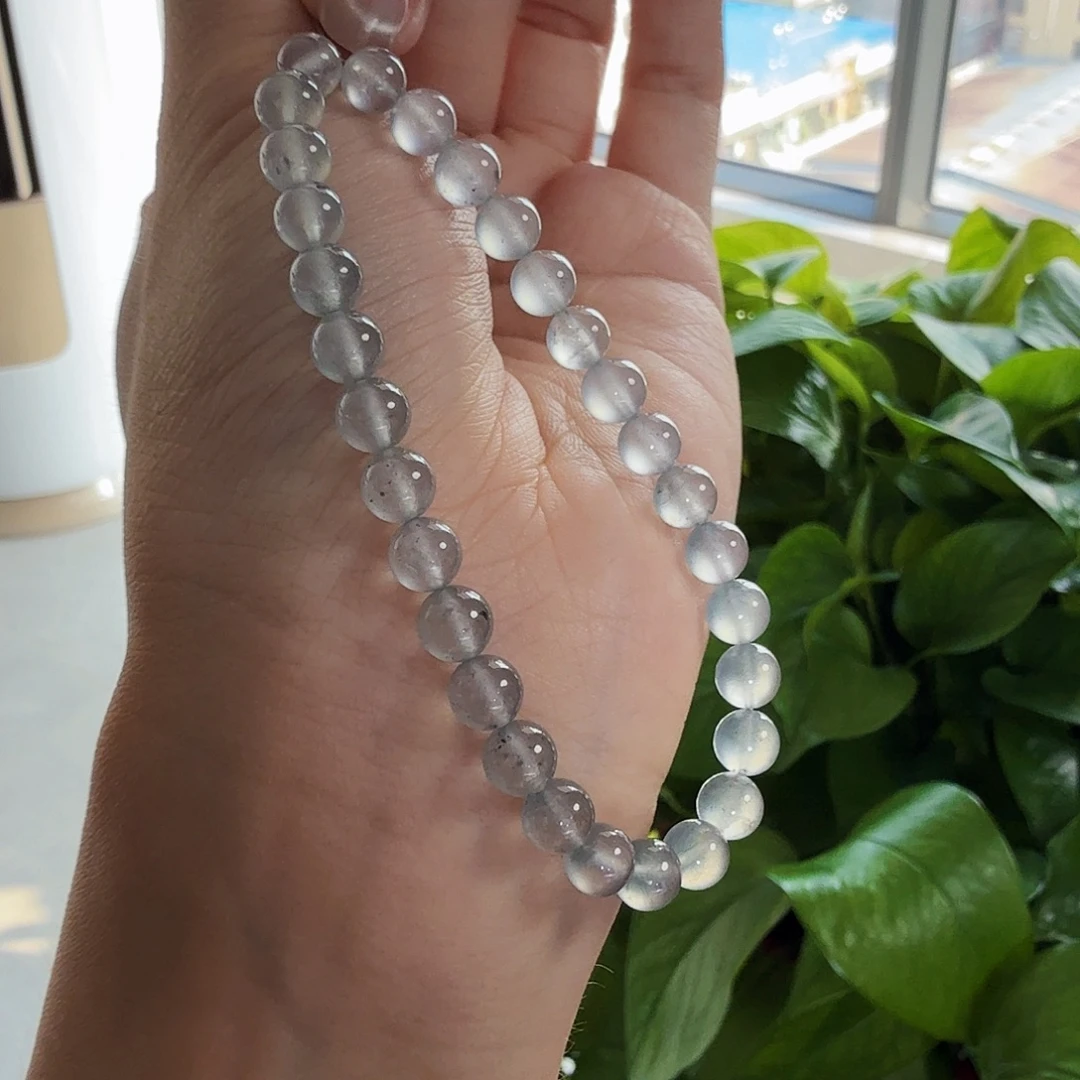 翡翠未镶嵌颈饰自然光