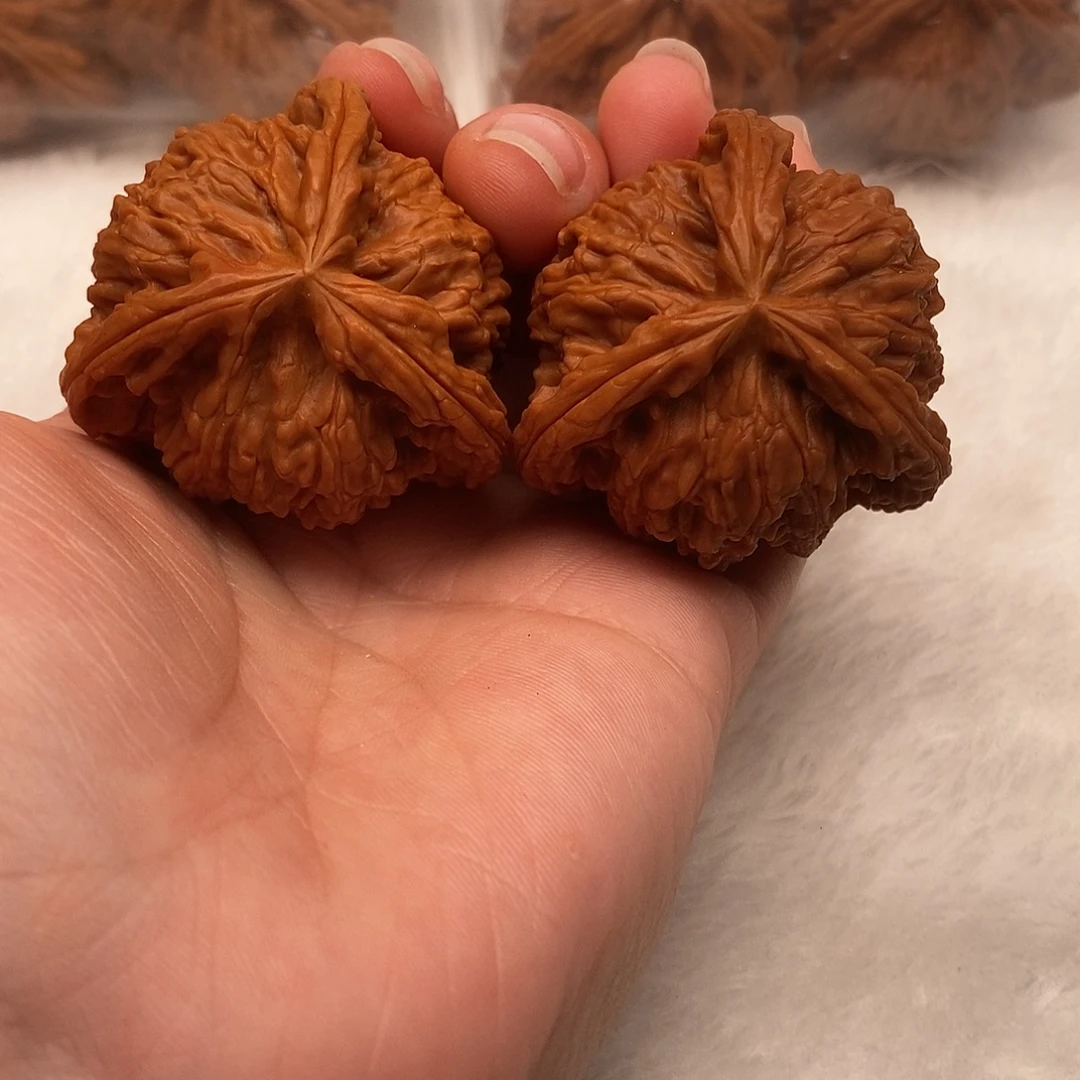 一***缘文玩核桃吊坠三棱