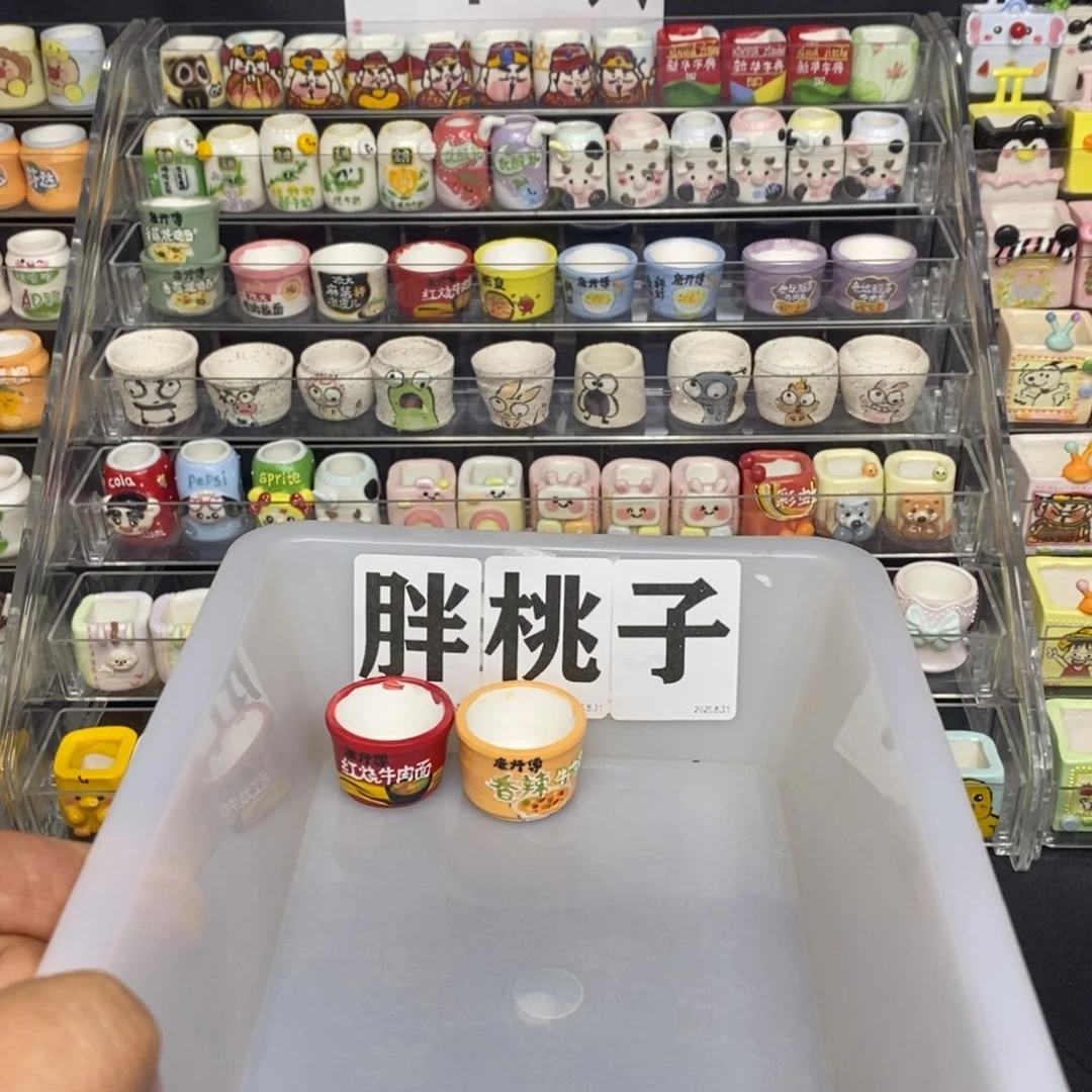 胖***子手捏釉烧拇指花盆2只