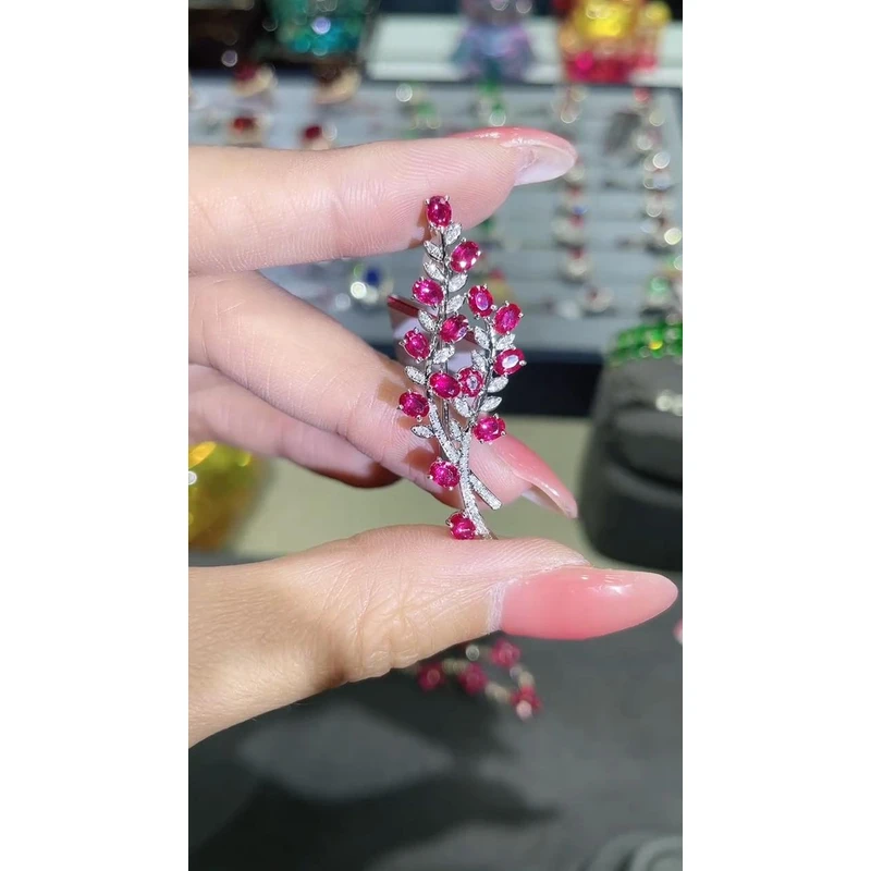 18K金镶嵌无烧红宝石吊坠胸针两用款