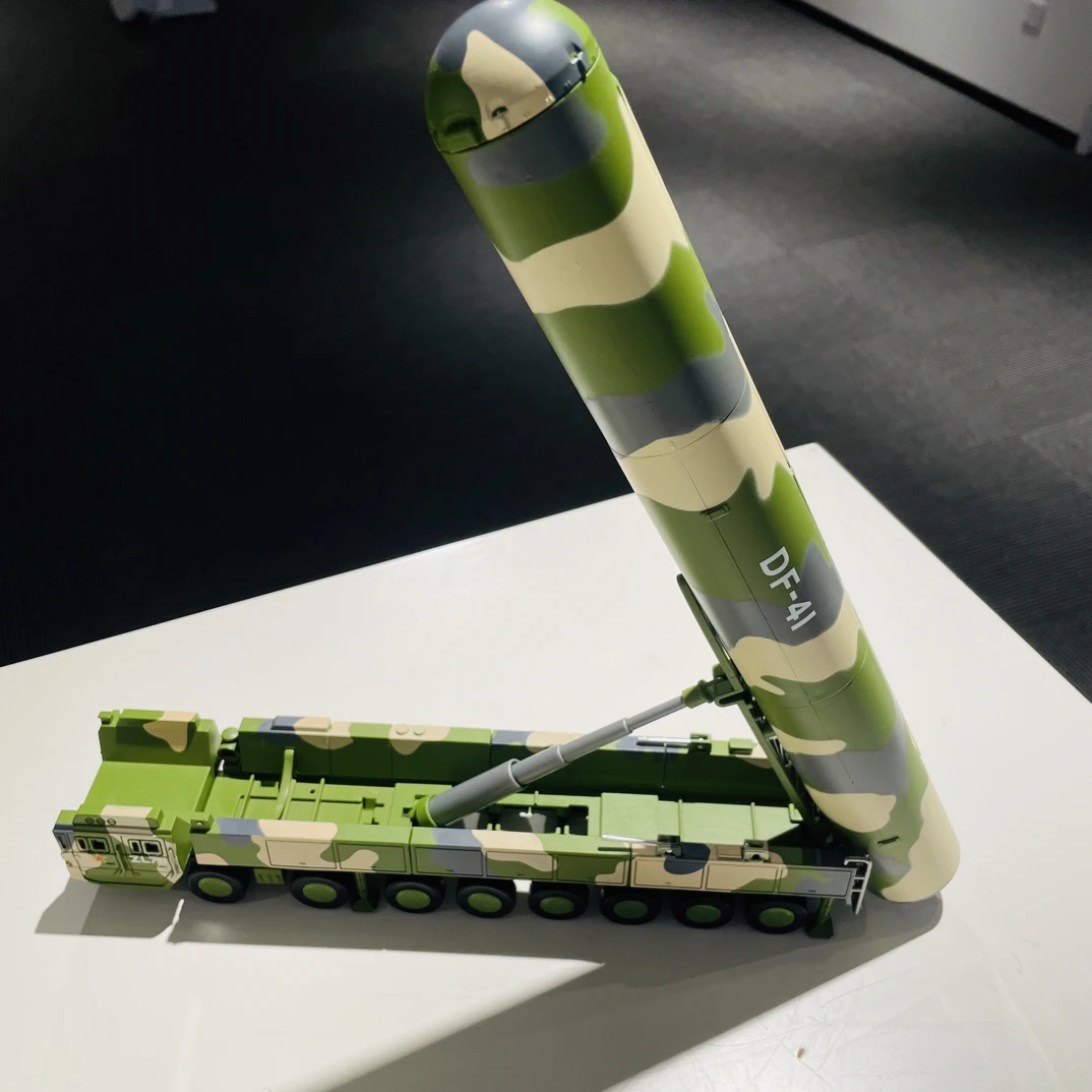 〖东风DF41导弹拼装模型〗1：72比例，ABS工程塑料。东风快递～静态摆件
