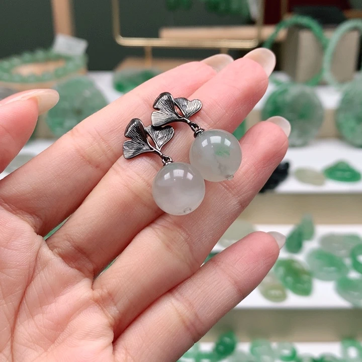 颈饰未镶嵌石英质玉招****》