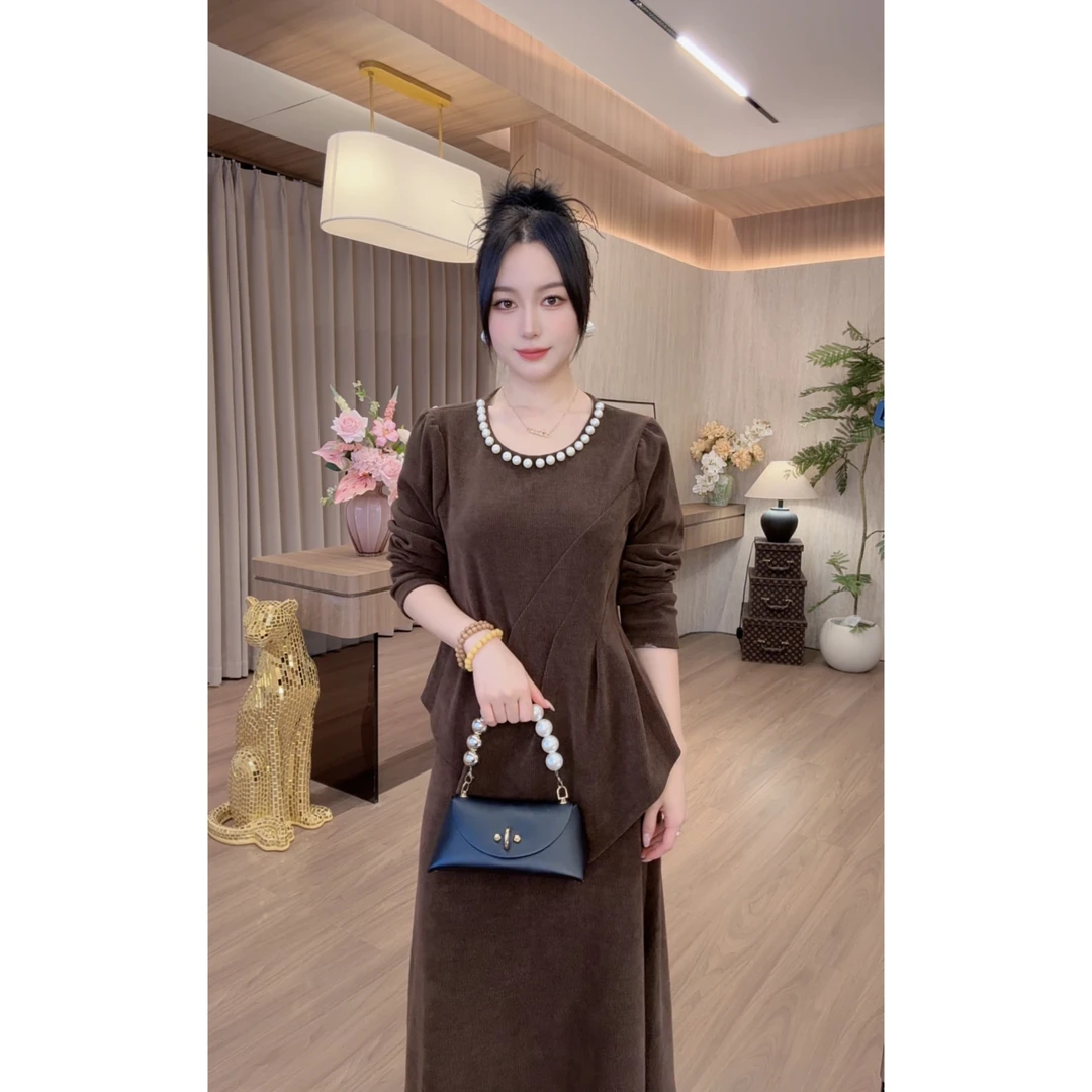 5938鱼鱼家冬季上新韩系大码气质显瘦款钉珠重工设计感两件套套装