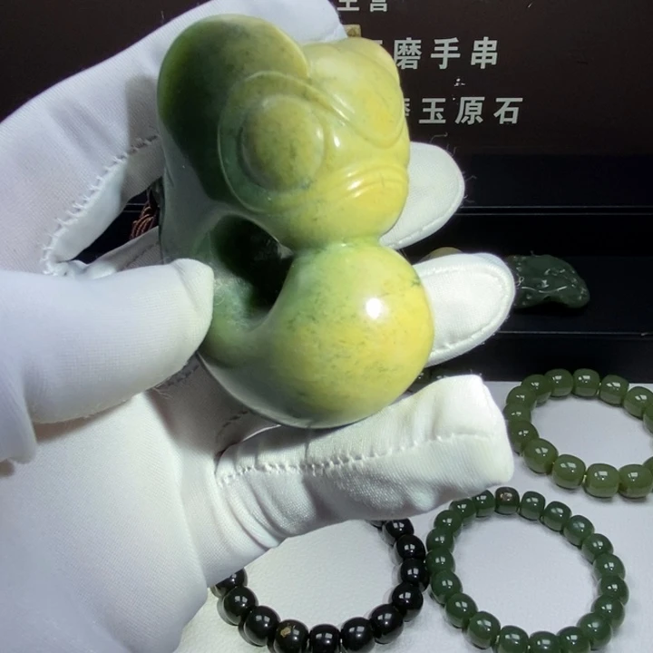 岫岩河磨玉（透闪石质玉）未镶嵌把件