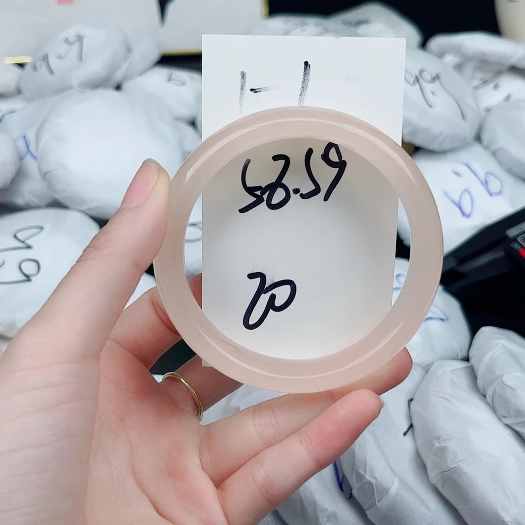 石英质玉未镶嵌手镯1.1