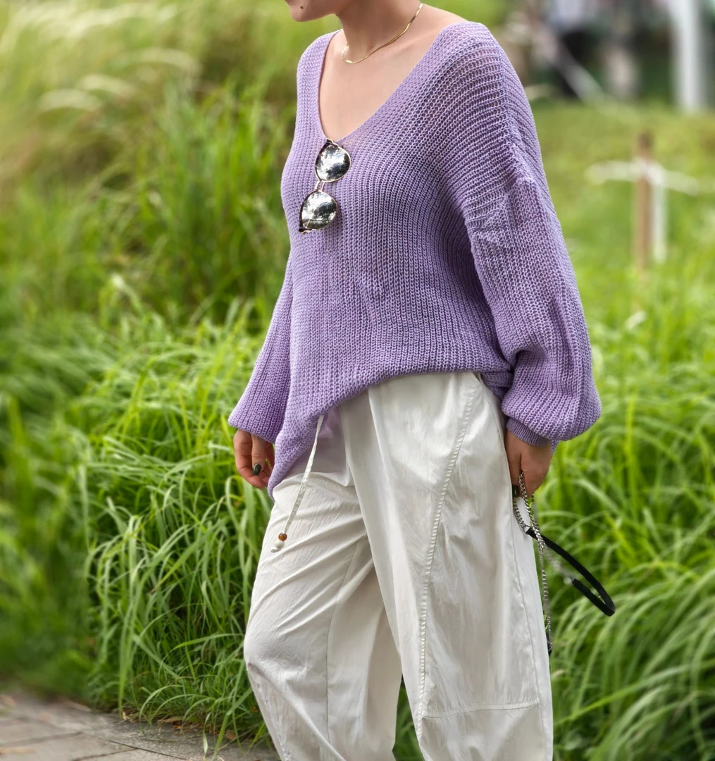 紫色宽松版型松弛感V领针织衫E9659