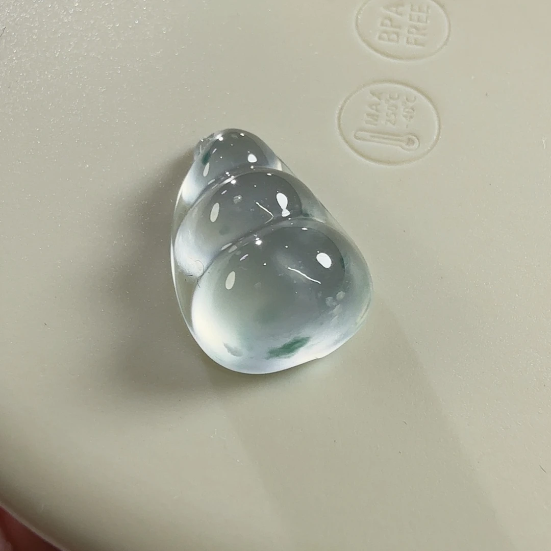 翡翠未镶嵌颈饰豆子