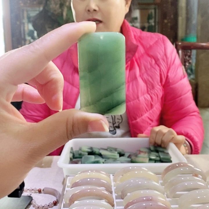 密玉（石英质玉）颈饰未镶嵌