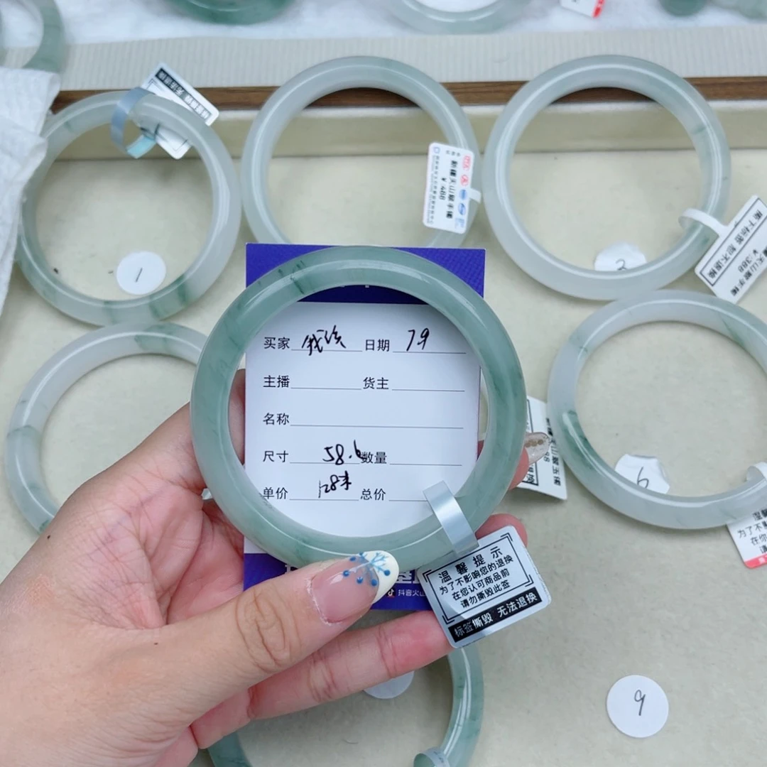 石英质玉手镯未镶嵌