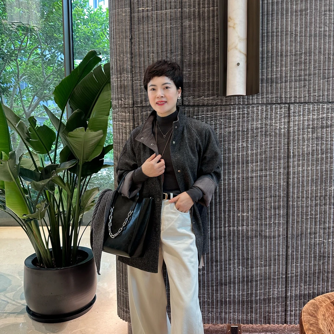 女立领常规款宽松型冬季短大衣方领厚款暗门襟长袖