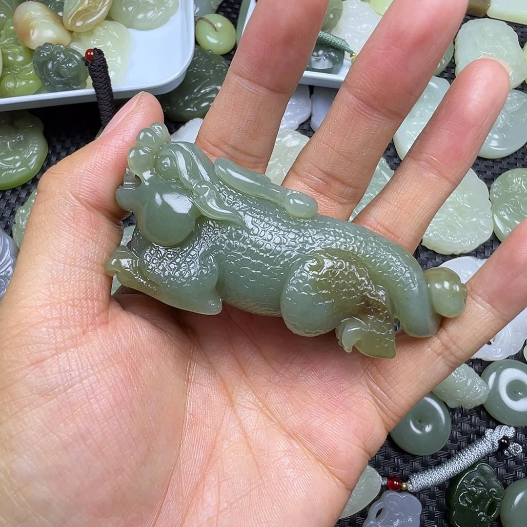 和田玉未镶嵌吊坠(赠链)